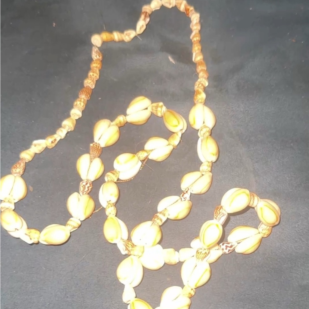 Elegant Gold Shell Necklace